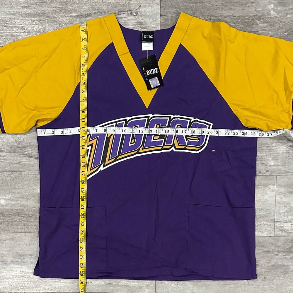 Scrub DUDZ Top pullover Size XL LSU Tigers brand new